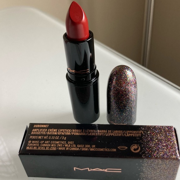 MAC Cosmetics - Amplified Crème Lipstick in Dubbonet - Picture 5 of 6
